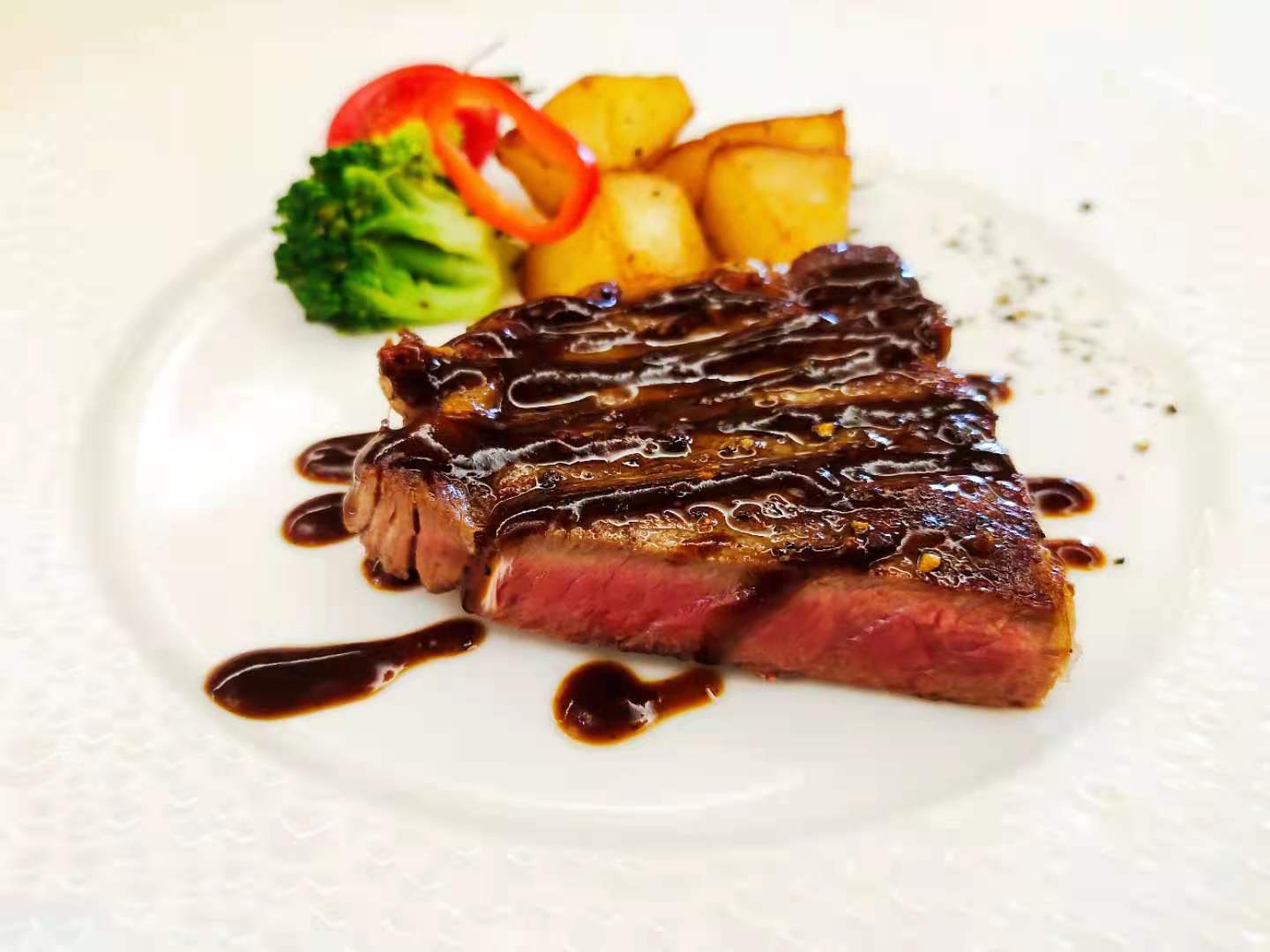 原價78元的牛排套餐只賣8.88元，吃起來就是個這？！